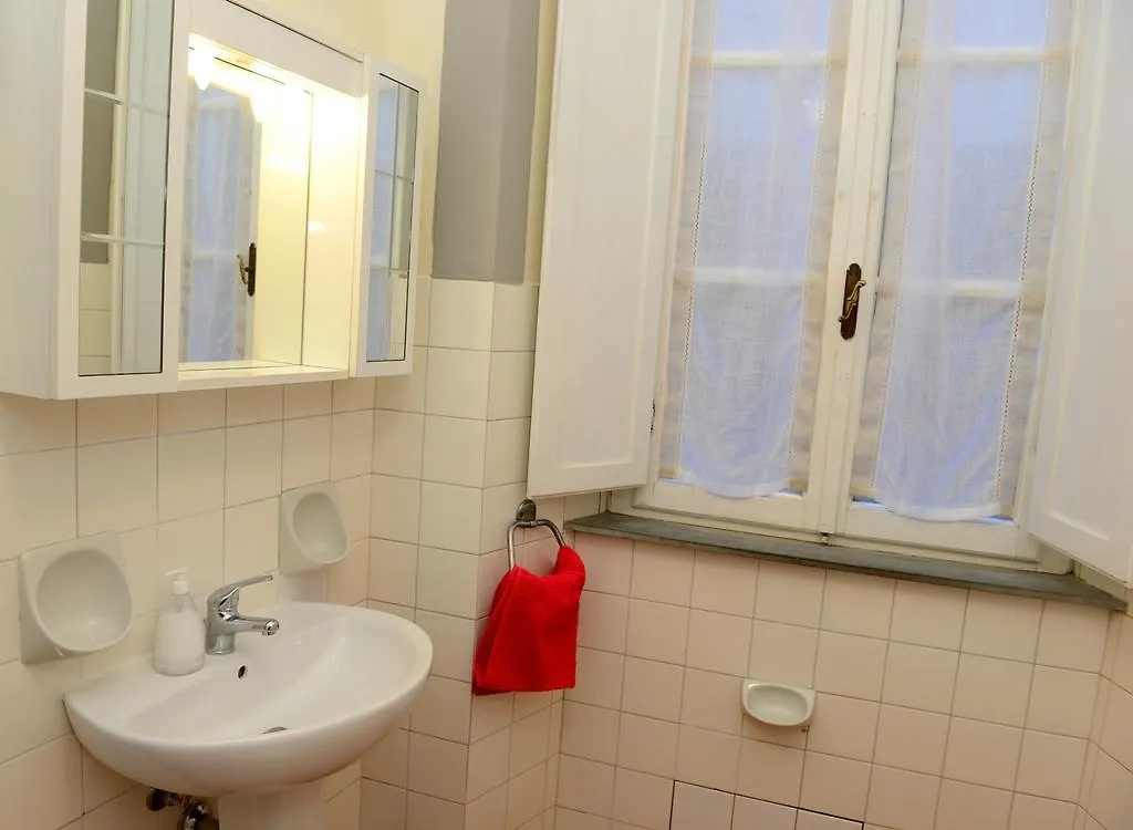 Casa Cordati Guest House Barga 0*,  إيطاليا